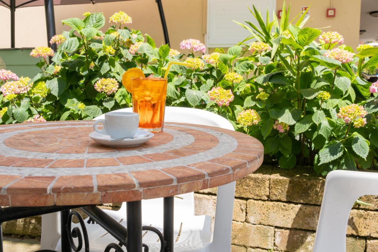 Hotel Villa Isola Rimini Zewnętrze zdjęcie